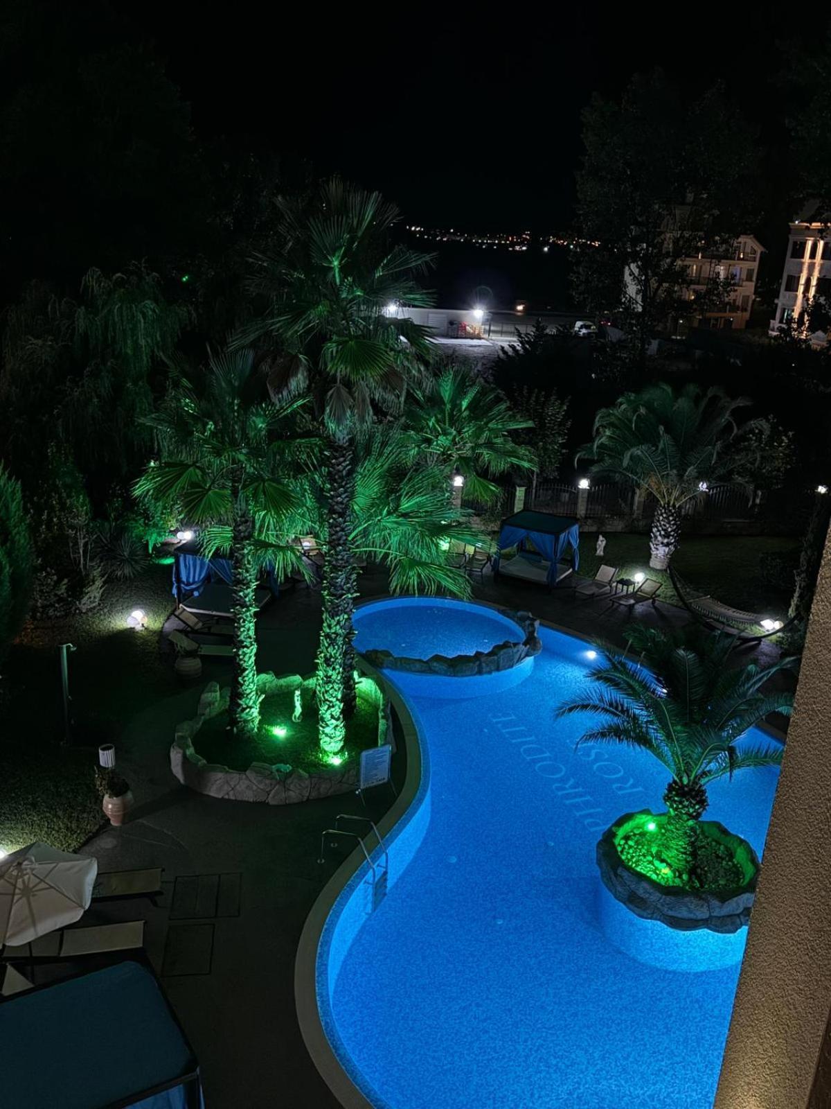 Aphrodite Rose Apartment *